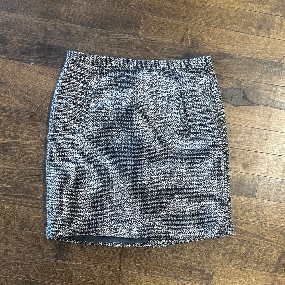 LOFT Ann Taylor Black And White Tweed Mini Skirt 2P Petite
